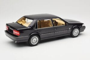 Volvo S90 Royal Violet DNA 1:18 DNA000089 Metal — zdjęcie 2 z 6