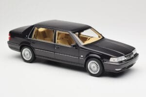 Volvo S90 Royal Violet DNA 1:18 DNA000089 Metal — zdjęcie 4 z 6