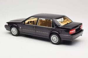 Volvo S90 Royal Violet DNA 1:18 DNA000089 Metal — zdjęcie 5 z 6