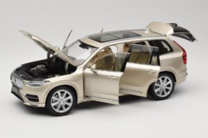 Volvo XC90 Luminous Sand Yellow Paudi Model 1:18 9430841 Metal — zdjęcie 2 z 8