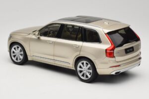 Volvo XC90 Luminous Sand Yellow Paudi Model 1:18 9430841 Metal — zdjęcie 7 z 8