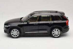 Volvo XC90 Onyx Black Paudi Model 1:18 9430842 Metal — zdjęcie 4 z 8