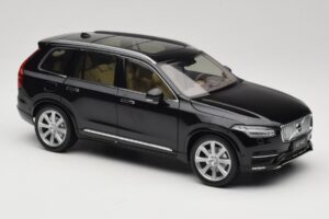 Volvo XC90 Onyx Black Paudi Model 1:18 9430842 Metal — zdjęcie 6 z 8