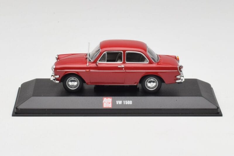 Volkswagen 1500 Ruby Czerwony Minichamps 1:43 VW001 Metal