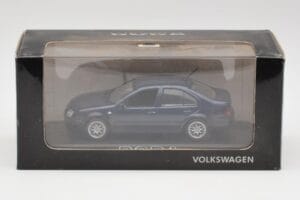 Volkswagen Bora Ocean Niebieski Minichamps 1:43 8198223B Metal — zdjęcie 4 z 4