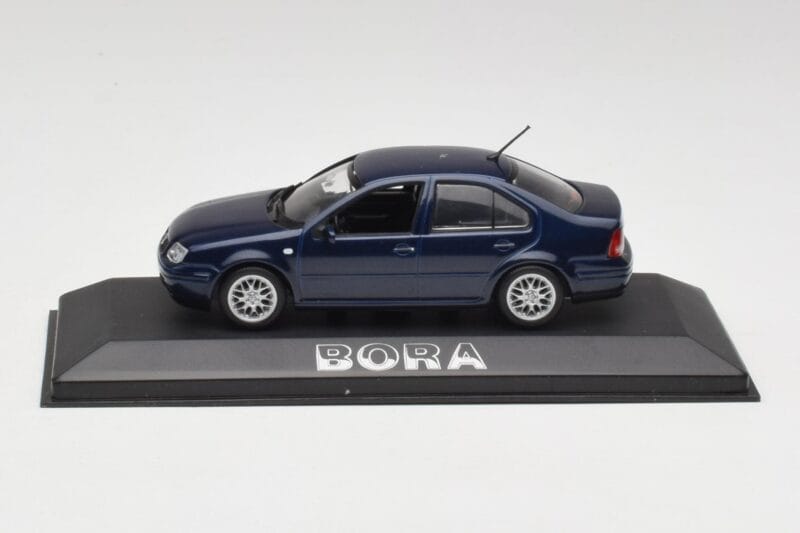 Volkswagen Bora Ocean Niebieski Minichamps 1:43 8198223B Metal