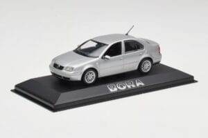 Volkswagen Bora Reflex Srebrny Minichamps 1:43 81982223S Metal — zdjęcie 2 z 4