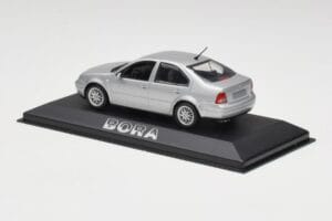 Volkswagen Bora Reflex Srebrny Minichamps 1:43 81982223S Metal — zdjęcie 3 z 4