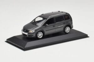 Volkswagen Cross Touran Platinum Szary Minichamps 1:43 400056170 Metal — zdjęcie 2 z 4