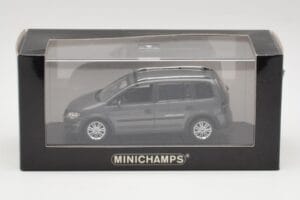 Volkswagen Cross Touran Platinum Szary Minichamps 1:43 400056170 Metal — zdjęcie 4 z 4