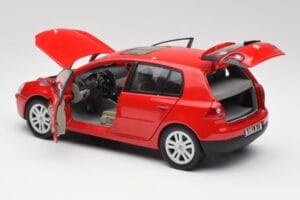 Volkswagen Golf Mk5 4-Door Tornado Czerwony Bburago 1:18 GOLF001 Metal — zdjęcie 5 z 8