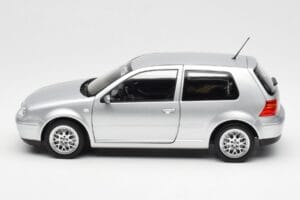 Volkswagen Golf Mk5 GTI Srebrny Norev 1:18 188570 Metal — zdjęcie 4 z 8
