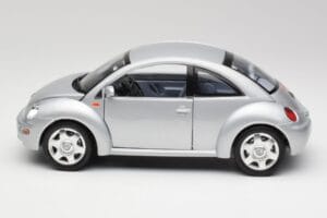 Volkswagen New Beetle Reflex Srebrny Metaliczny Bburago 1:18 3322 Metal — zdjęcie 4 z 8