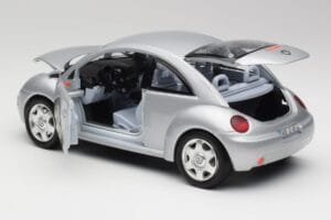 Volkswagen New Beetle Reflex Srebrny Metaliczny Bburago 1:18 3322 Metal — zdjęcie 5 z 8