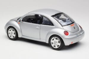 Volkswagen New Beetle Reflex Srebrny Metaliczny Bburago 1:18 3322 Metal — zdjęcie 7 z 8