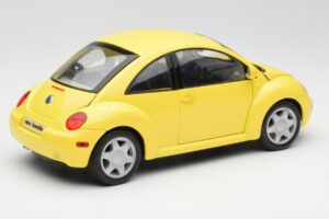 Volkswagen New Beetle Żółty Maisto 1:18 37800-M4 Metal — zdjęcie 3 z 8