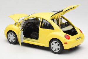Volkswagen New Beetle Żółty Maisto 1:18 37800-M4 Metal — zdjęcie 5 z 8