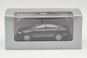 Volkswagen Passat B6 Sedan Shadow Niebieski Metallic Minichamps 1:43 PASSAT001 Metal — zdjęcie 3 z 3