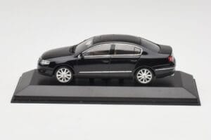 Volkswagen Passat B6 Sedan Shadow Niebieski Metallic Minichamps 1:43 PASSAT001 Metal