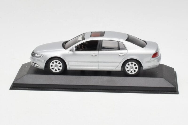 Volkswagen Phaeton Srebrny Minichamps 1:43 3D0099300A Metal