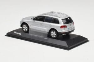 Volkswagen Touareg Reflex Srebrny Minichamps 1:43 68625 Metal — zdjęcie 3 z 4