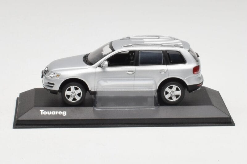 Volkswagen Touareg Reflex Srebrny Minichamps 1:43 68625 Metal