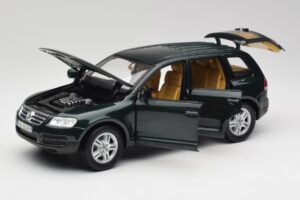 Volkswagen Touareg V10 TDI Reed Green Metallic Bburago 1:18 34911 Metal — zdjęcie 2 z 8