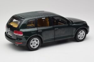 Volkswagen Touareg V10 TDI Reed Green Metallic Bburago 1:18 34911 Metal — zdjęcie 3 z 8