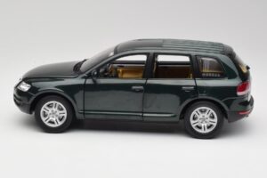 Volkswagen Touareg V10 TDI Reed Green Metallic Bburago 1:18 34911 Metal — zdjęcie 4 z 8