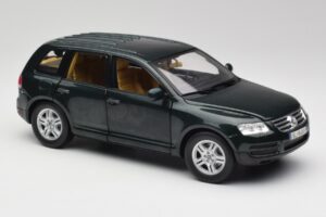 Volkswagen Touareg V10 TDI Reed Green Metallic Bburago 1:18 34911 Metal — zdjęcie 6 z 8