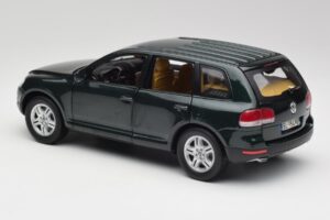 Volkswagen Touareg V10 TDI Reed Green Metallic Bburago 1:18 34911 Metal — zdjęcie 7 z 8