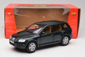 Volkswagen Touareg V10 TDI Reed Green Metallic Bburago 1:18 34911 Metal — zdjęcie 8 z 8