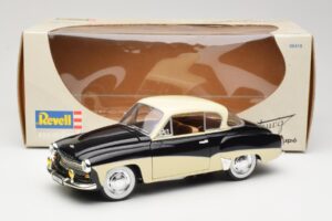 Wartburg 311 Coupe Czarny & Beige Revell 1:18 08419 Metal — zdjęcie 8 z 8