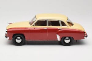 Wartburg 311 Dark Red Beige MCG 1:18 MCG18299 Metal — zdjęcie 3 z 6