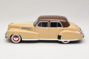Cadillac Fleetwood Series 60 Special Beżowy MCG 1:18 MCG18656 Metal — zdjęcie 3 z 6