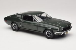 Ford Mustang GT Bullitt z Figurką Steve'a McQueena Greenlight 1:18 12885 Metal — zdjęcie 6 z 8