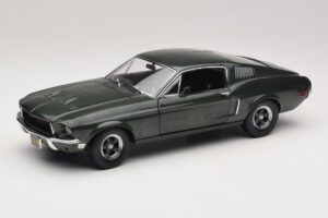 Ford Mustang GT Bullitt z Figurką Steve'a McQueena Greenlight 1:18 12885 Metal
