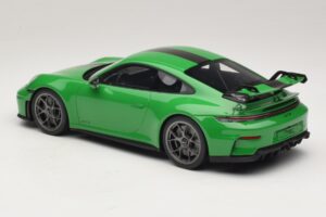 Porsche 911 992.2 GT3 Weissach Package Python Green GT Spirit 1:18 GT576 Żywica — zdjęcie 5 z 6