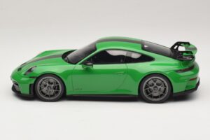 Porsche 911 992.2 GT3 Weissach Package Python Green GT Spirit 1:18 GT576 Żywica — zdjęcie 3 z 6