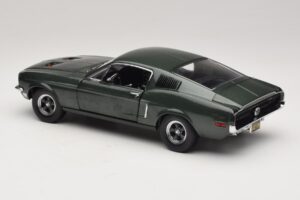 Ford Mustang GT Bullitt z Figurką Steve'a McQueena Greenlight 1:18 12885 Metal — zdjęcie 7 z 8