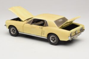 Ford Mustang Coupe Żółty The Walking Dead Greenlight 1:18 12958 Metal — zdjęcie 5 z 8