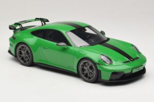 Porsche 911 992.2 GT3 Weissach Package Python Green GT Spirit 1:18 GT576 Żywica — zdjęcie 4 z 6