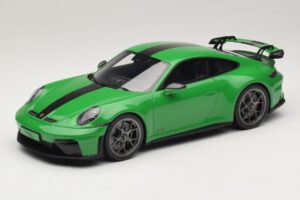 Porsche 911 992.2 GT3 Weissach Package Python Green GT Spirit 1:18 Porsche 911 992.2 GT3 Weissach Package Python Green GT Spirit 1:18 GT576 Żywica