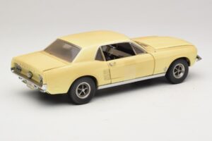 Ford Mustang Coupe Żółty The Walking Dead Greenlight 1:18 12958 Metal — zdjęcie 3 z 8