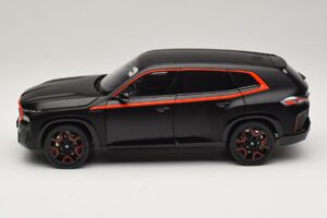 BMW XM G09 Matt Black Minichamps 1:18 110023301 Metal — zdjęcie 4 z 8