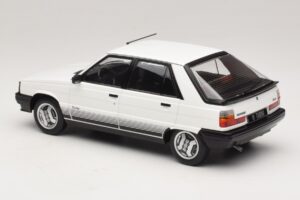 Renault 11 Turbo Biały MCG 1:18 MCG18589 Metal — zdjęcie 5 z 6