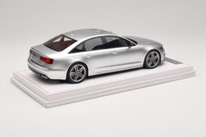 Audi S6 C7 Florett Silver Metallic IVY Merit 1:18 REMC038 Żywica — zdjęcie 3 z 7