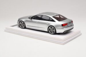 Audi S6 C7 Florett Silver Metallic IVY Merit 1:18 REMC038 Żywica — zdjęcie 5 z 7