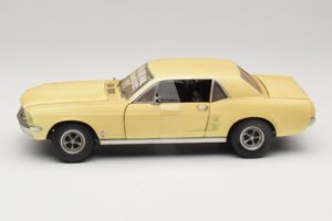 Ford Mustang Coupe Żółty The Walking Dead Greenlight 1:18 12958 Metal — zdjęcie 4 z 8
