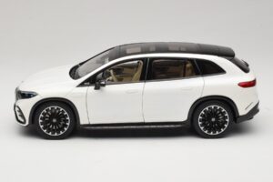 Mercedes EQS SUV X296 Manufaktur Diamond White NZG 1:18 B66960590 Metal — zdjęcie 4 z 8
